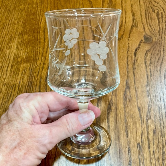 Vintage Etched Grapes Clear Glasses Footed  5 5/8” Tall Elegant Barware Bar Cart - Picture 1 of 11